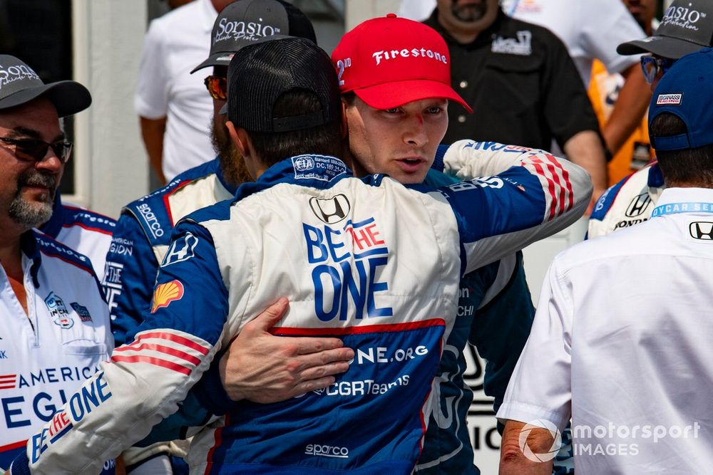Josef Newgarden, Penske Chevrolet Takımı, Alex Palou ve Chip Ganassi Racing Honda'yı tebrik ediyor