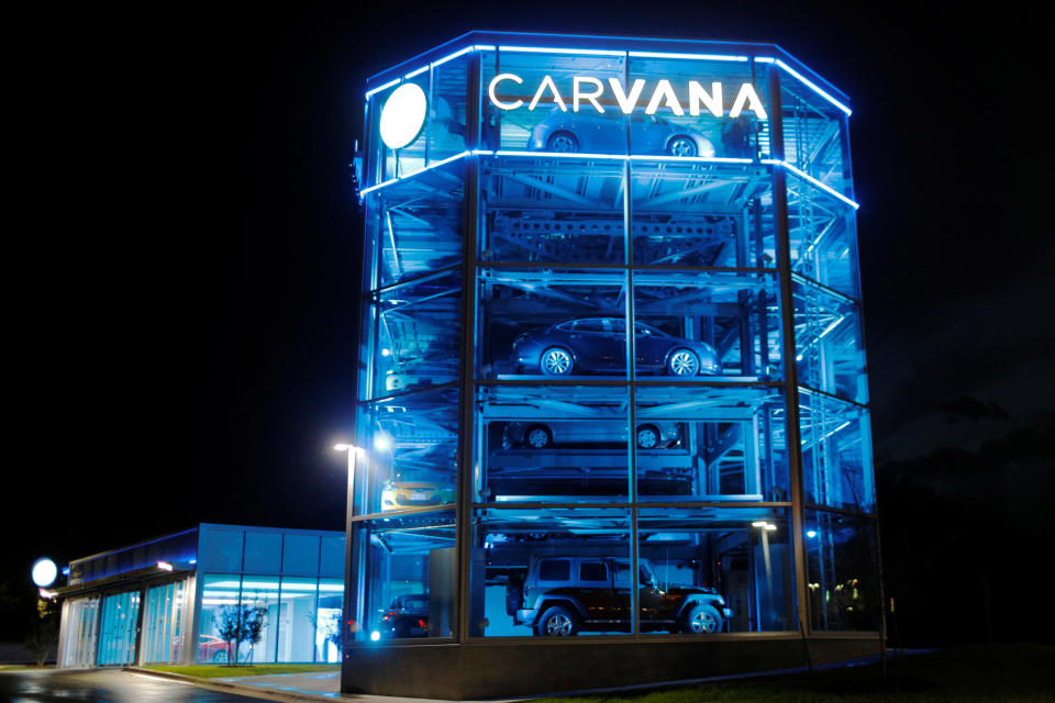Carvana hissesi, çevrimiçi otomobil satıcısının ikinci çeyreğe ilişkin görünümünün ardından yükseldi.  REUTERS/Brian Snyder