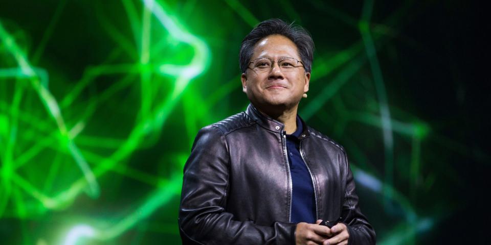 Nvidia Corp.'un CEO'su Jen-Hsun Huang, California, San Jose'deki GPU Teknoloji Konferansı sırasında açılış konuşması yapıyor.  Huang daha sonra sunum sırasında GeForce GTX Titan X grafik kartıyla çalışan Titan X CPU'yu tanıttı.