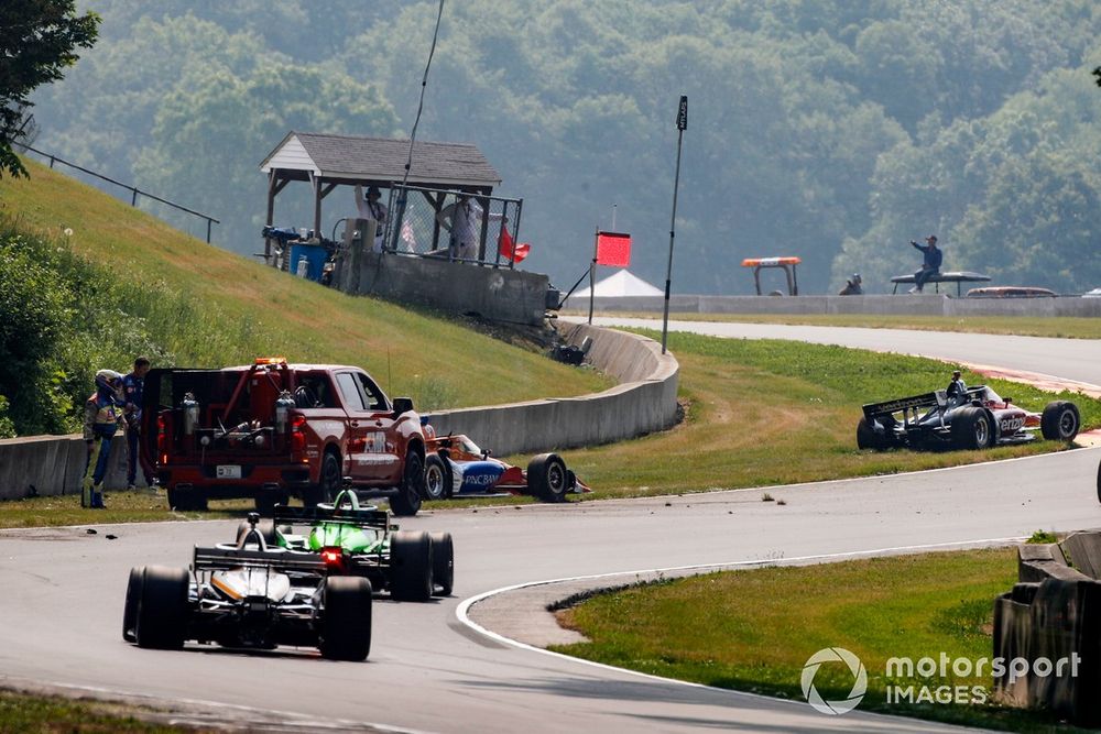 Scott Dixon, Chip Ganassi Racing Honda ve Will Power, Team Penske Chevrolet antrenman sırasında kaza yaptı