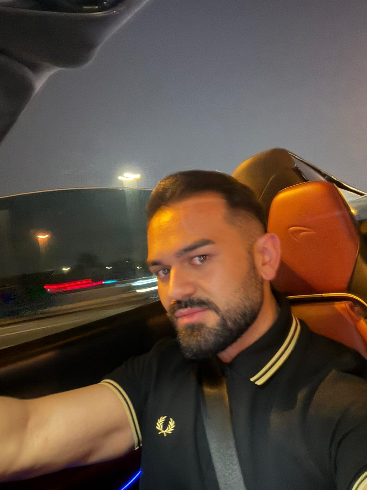 Genç iş insanı Ertuğrul Gazi Şener’in gösterişli yaşam tarzı sosyal medyada büyük ilgi görüyor