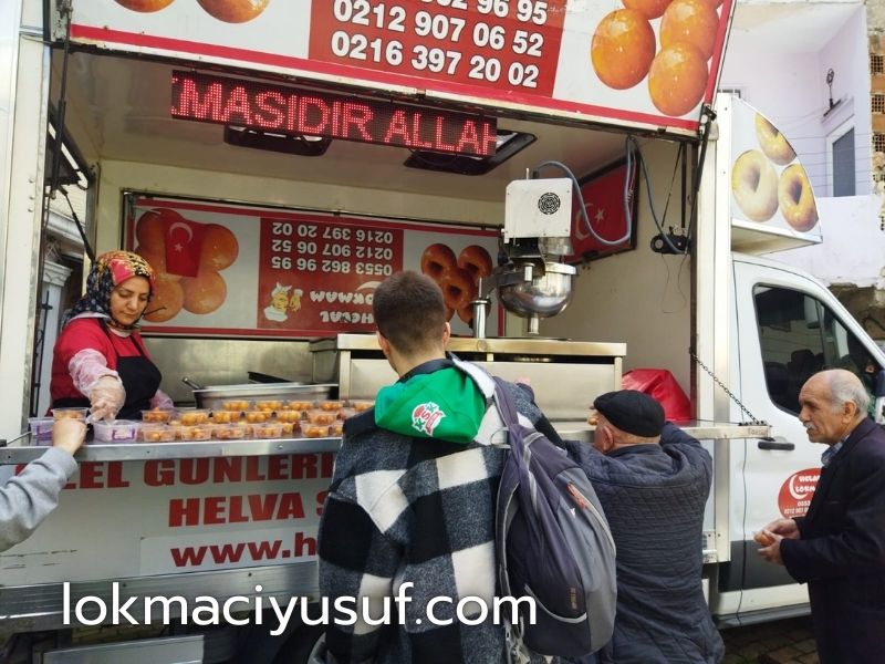 Hayır Lokması Dağıtımı: Her Porsiyonda Anlam Var